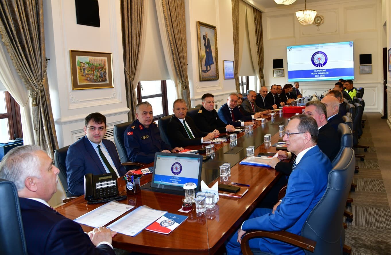 YAKLAŞAN KIŞ MEVSİMİ ÖNCESİNDE TRABZON'DA VALİ AZİZ YILDIRIM BAŞKANLIĞINDA KIŞ MEVSİMİ TRAFİK...