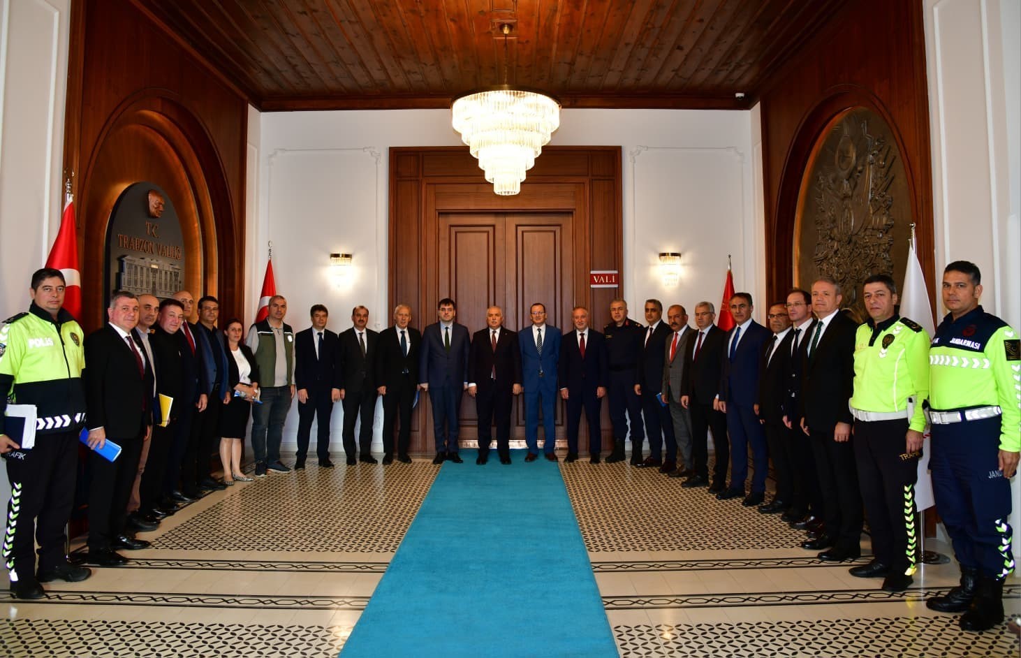 YAKLAŞAN KIŞ MEVSİMİ ÖNCESİNDE TRABZON'DA VALİ AZİZ YILDIRIM BAŞKANLIĞINDA KIŞ MEVSİMİ TRAFİK...