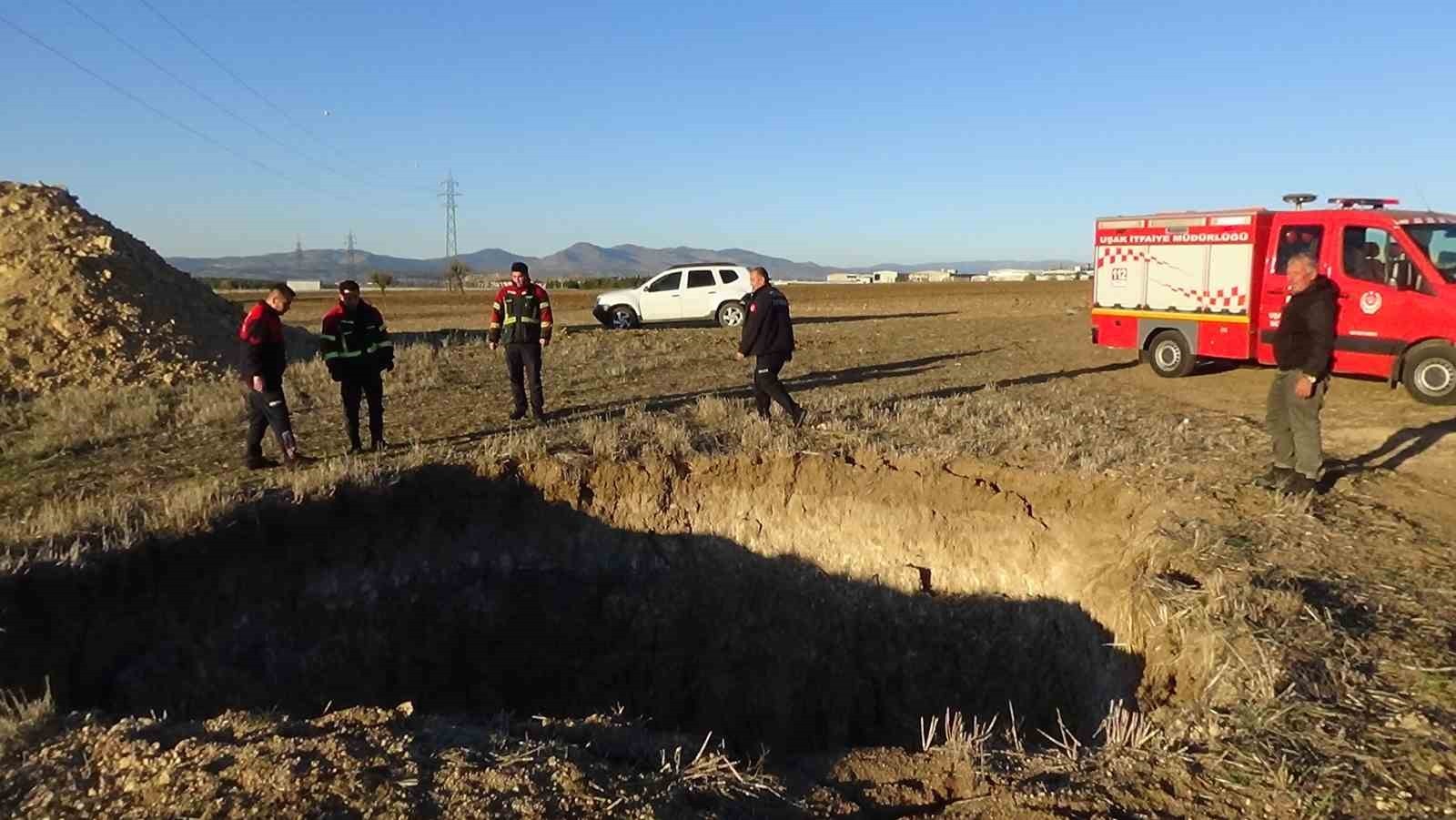 YAKLAŞIK 4 METRELİK ÇUKURA DÜŞEN KEÇİ İTFAİYECE KURTARILDI