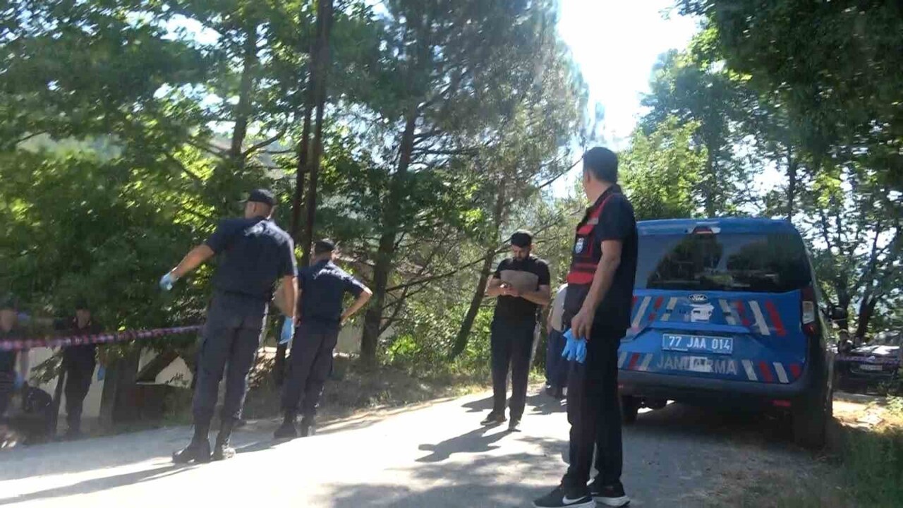 YALOVA MERKEZE BAĞLI ESADİYE KÖYÜNDE MİRAS KAVGASI NEDENİYLE KARDEŞİNİ POMPALI TÜFEKLE 5 EL ATEŞ...