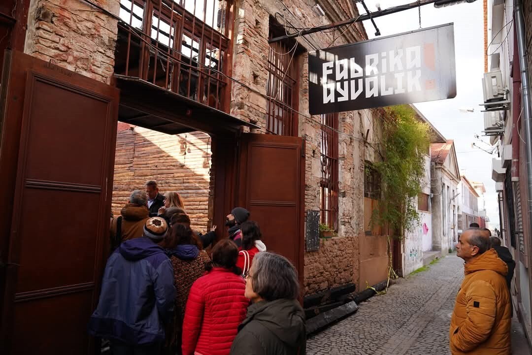 YANGINDA KÜLE DÖNEN SANATIN MERKEZİ FABRİKA AYVALIK’A AB DESTEĞİ GELDİ