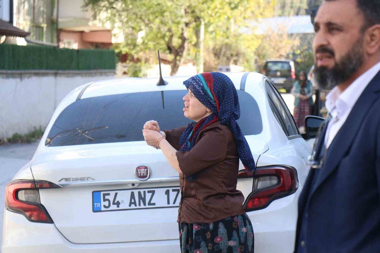 YANGININ ETKİSİYLE BÜYÜK PANİK YAŞAYAN ZİHİNSEL ENGELLİ KADIN, ANNESİ İLE BABASININ AMBULANSLA...