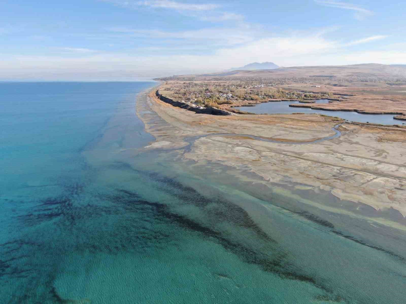 YAŞANAN ÇEKİLME, KURAKLIĞIN BOYUTUNU GÖZLER ÖNÜNE SERİYOR.