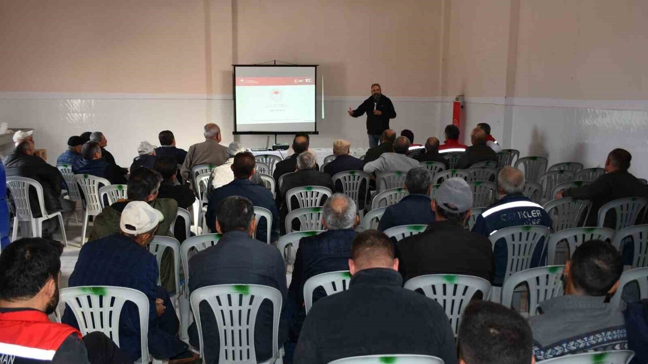 YENİPAZAR’DA HAYVANCILIKLA UĞRAŞAN ÜRETİCİLERE YÖNELİK ŞAP HASTALIĞIYLA MÜCADELE KONUSUNDA GENİŞ...