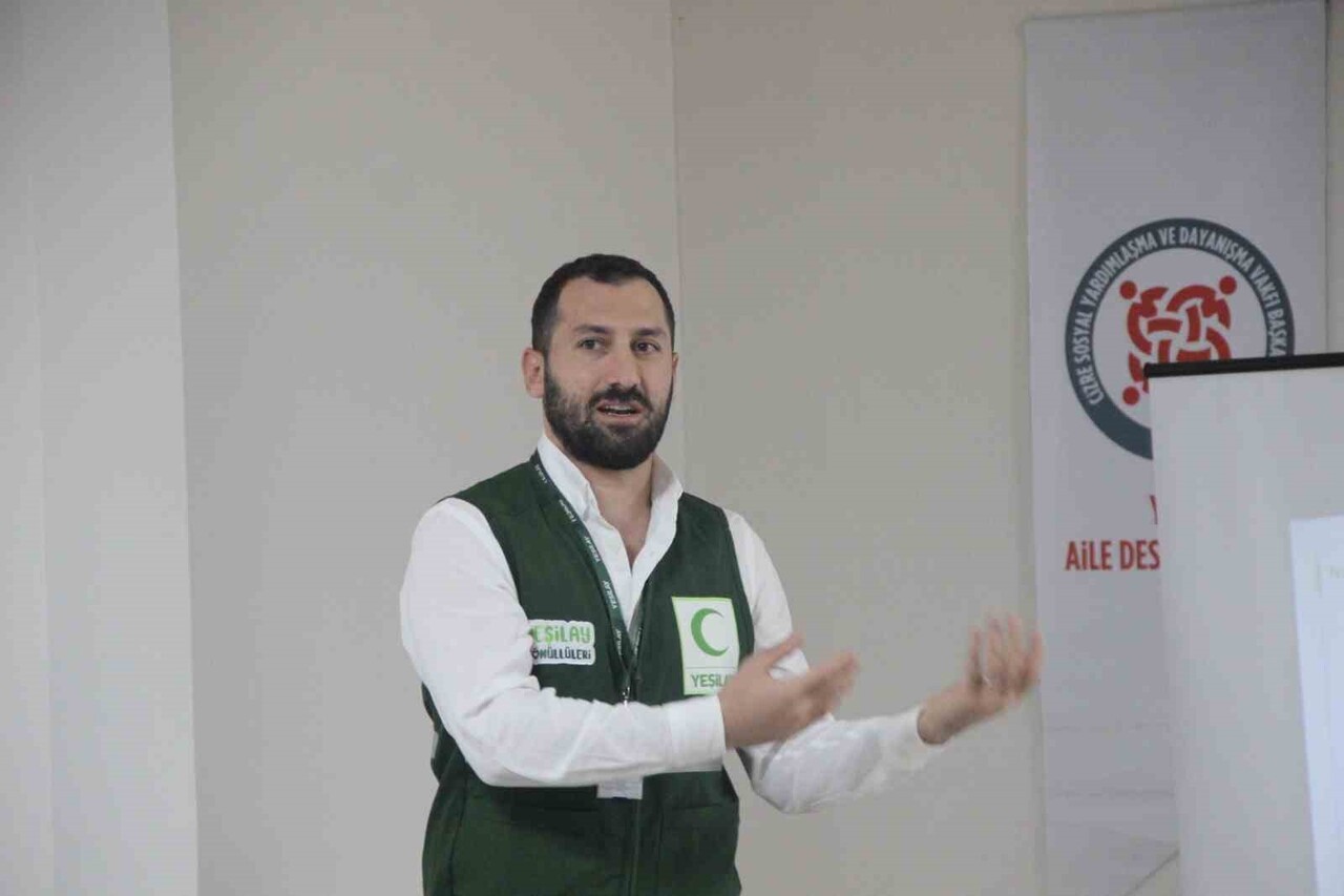 YEŞİLAY, CİZRE’DE BAĞIMLILIKLA MÜCADELE ÇALIŞMALARINA HIZ VERDİ