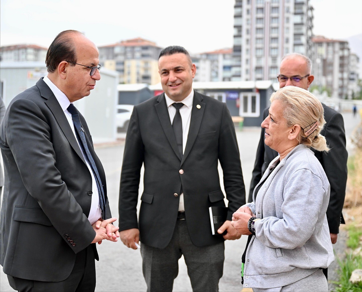 YEŞİLYURT BELEDİYE BAŞKANI PROF. DR. İLHAN GEÇİT, İLÇE GENELİNDEKİ ESNAF ZİYARETLERİNİ SÜRDÜRÜYOR....