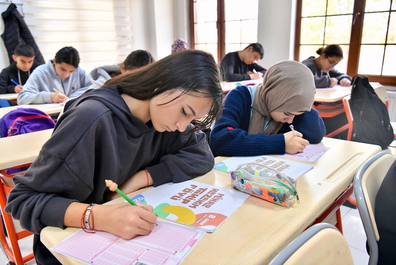 YEŞİLYURT BELEDİYE BAŞKANI PROF. DR. İLHAN GEÇİT’İN TALİMATLARIYLA ÖĞRENCİLERİN EĞİTİM HAYATINA...