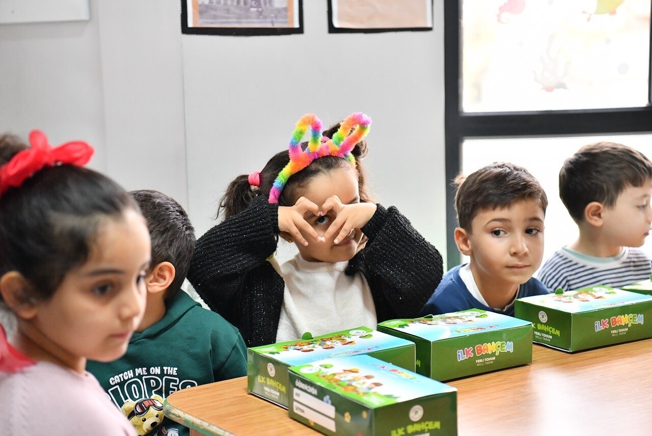 YEŞİLYURT BELEDİYESİ, ‘YERLİ TOHUM MİLLİ TARIM’ PROJESİYLE HER HAFTA FARKLI BİR ANAOKULUNDA...