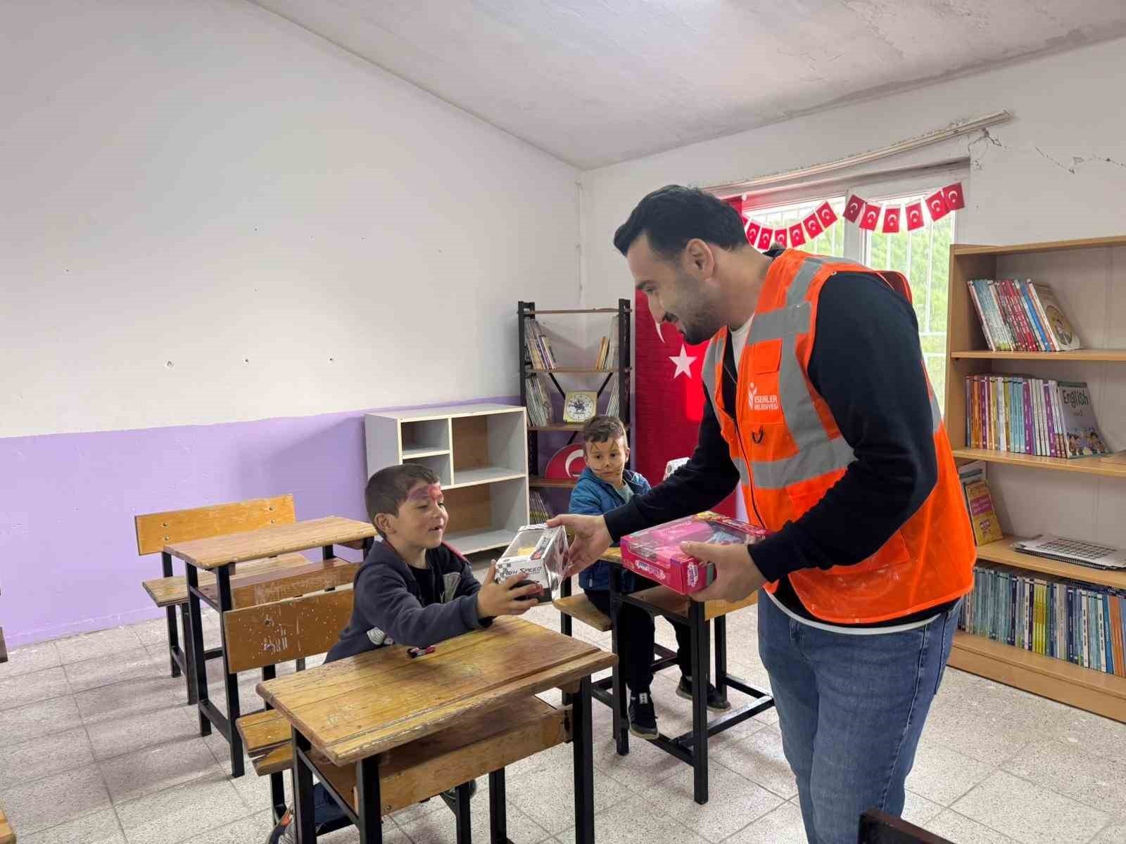 YILDIZ TEKNİK ÜNİVERSİTESİ YAPI KULÜBÜ ÖĞRENCİLERİ, ESENLER BELEDİYESİ İLE BİRLİKTE MANİSA'NIN...