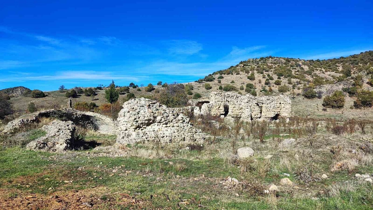 YOZGAT’IN SARAYKENT İLÇESİNDE, TARİHİ İPEK YOLU ÜZERİNDE BULUNAN VE ‘ESKİ HAN’ OLARAK DA BİLİNEN...