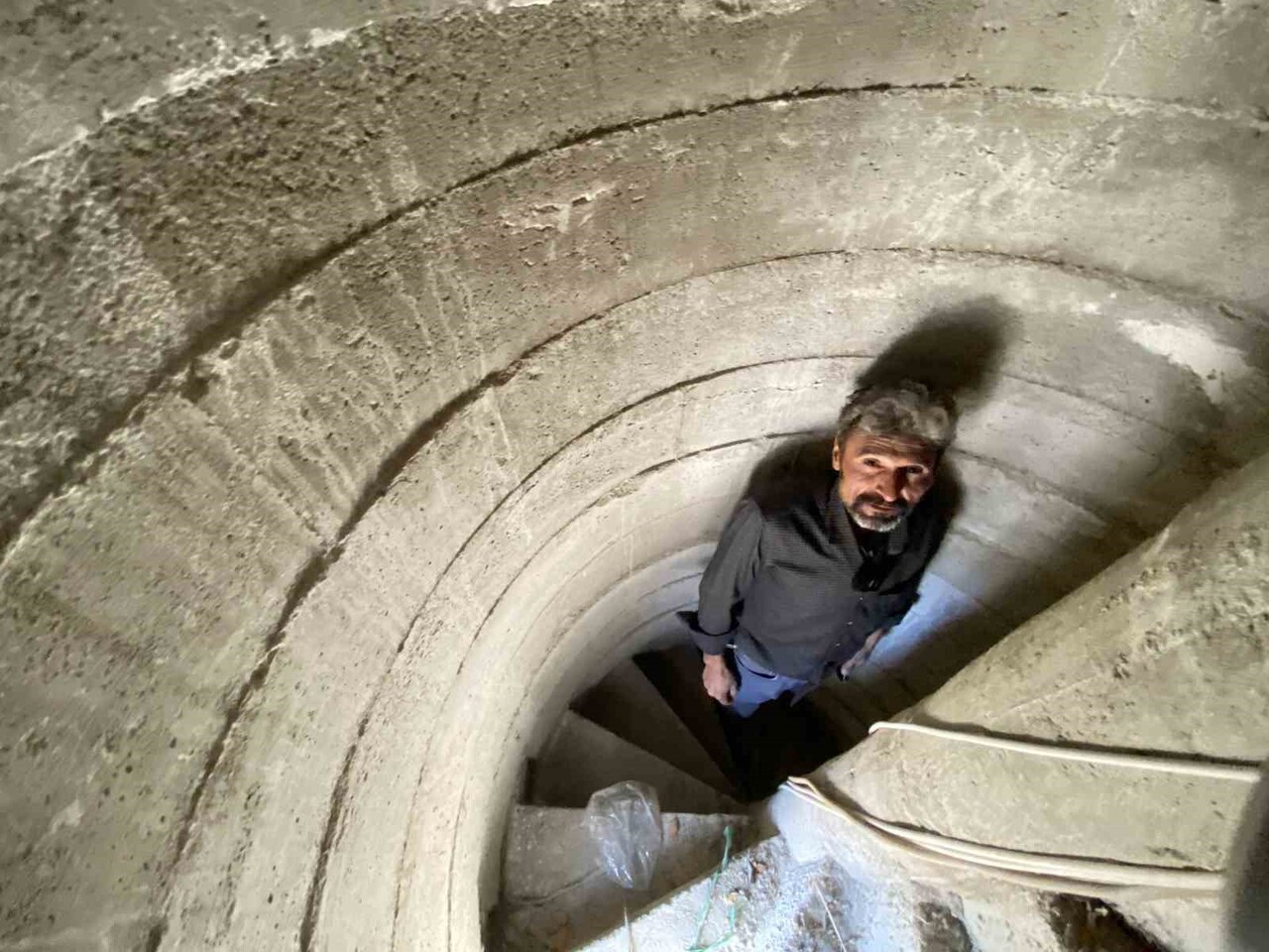 YOZGAT’IN SORGUN İLÇESİNDE YAŞAYAN VE 17 YAŞINDAN BU YANA MİNARE USTALIĞI YAPAN FUAT UYAR...