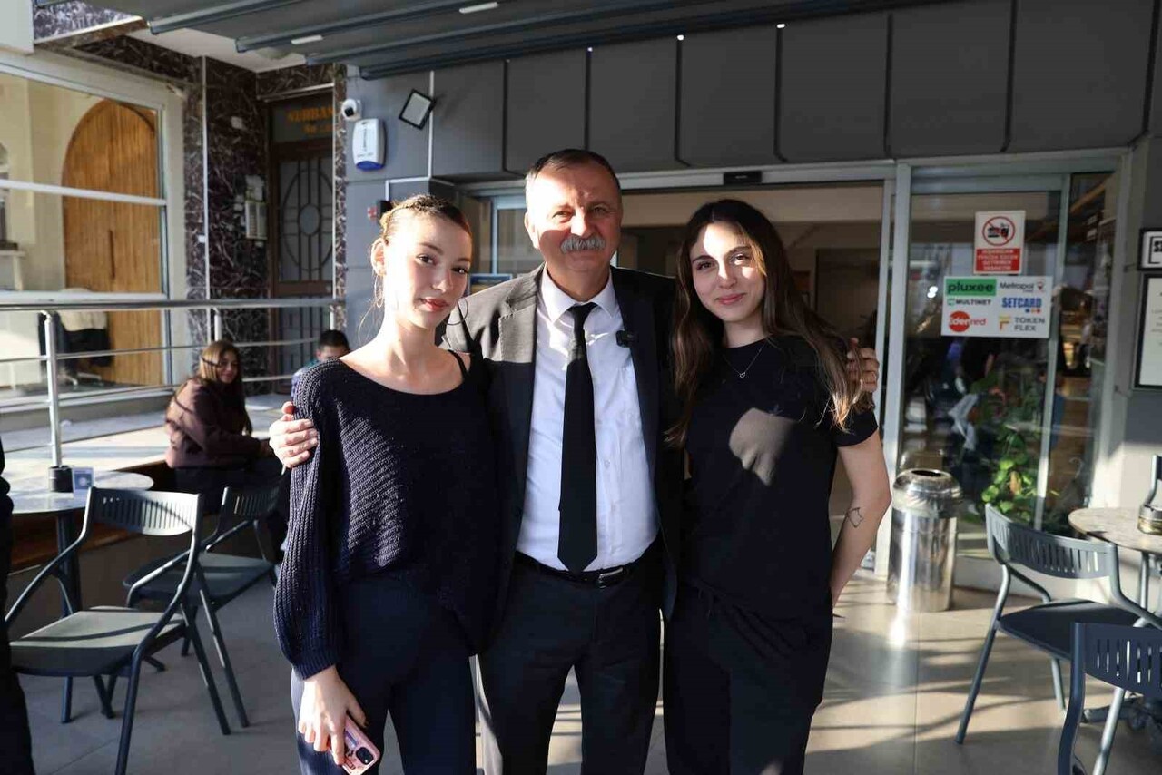 YUNUSEMRE BELEDİYE BAŞKANI SEMİH BALABAN, MAHALLE ZİYARETLERİ KAPSAMINDA BELEDİYE HİZMET BİNASININ...