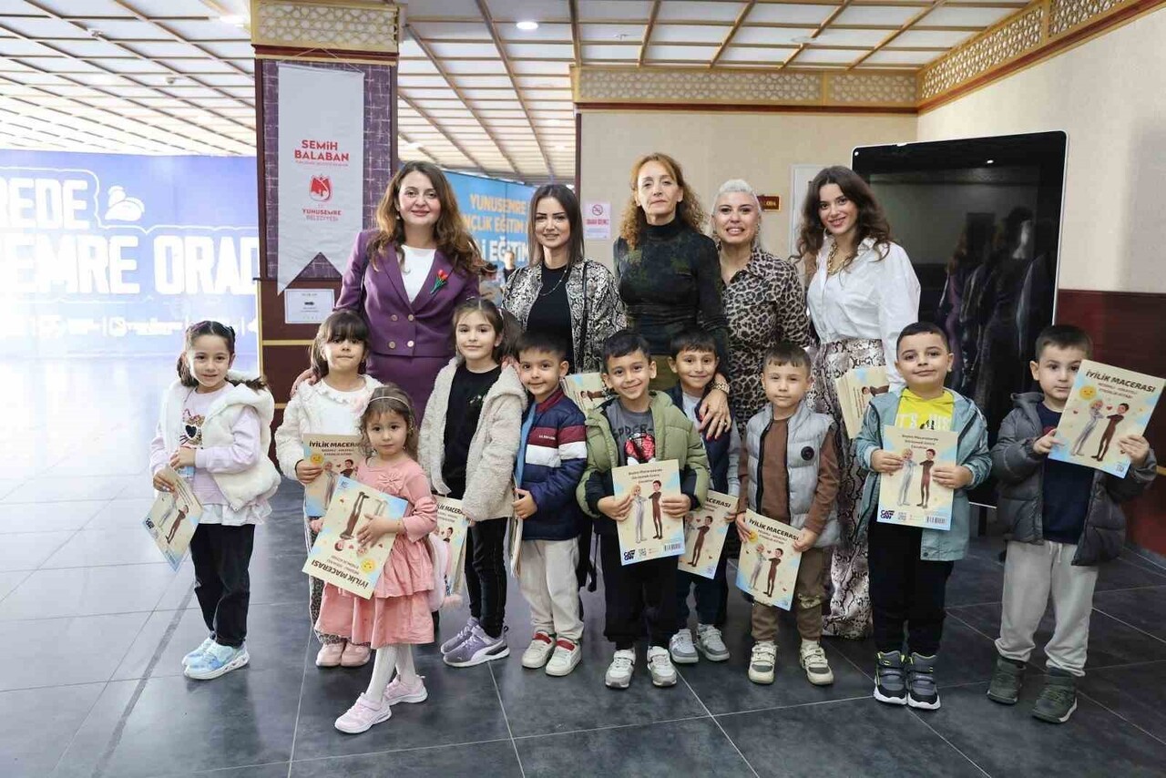 YUNUSEMRE BELEDİYESİ ÇOCUK KÜLTÜR VE SANAT MERKEZLERİ’NDE EĞİTİM ALAN ÇOCUKLAR, 20 KASIM DÜNYA...