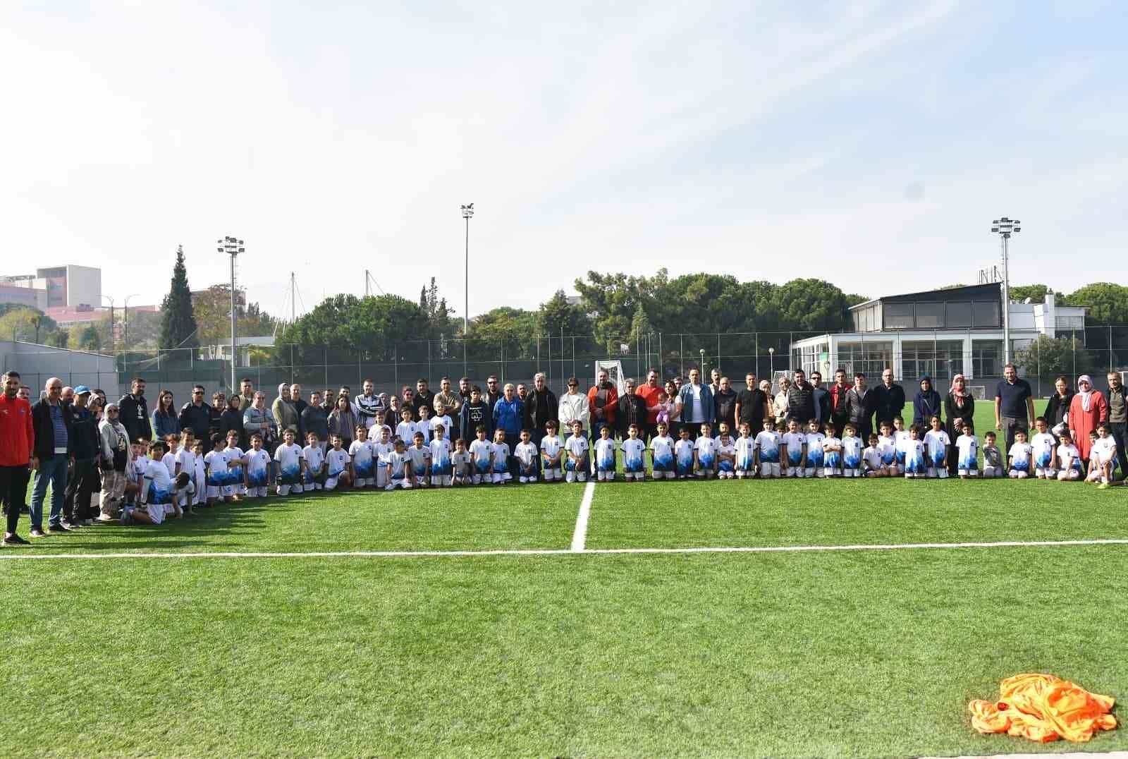 YUNUSEMRE BELEDİYESPOR’UN FUTBOL ALTYAPI SEÇMELERİ BÜYÜK İLGİ GÖRDÜ. MİNİK YETENEKLER, TEVFİK LAV...