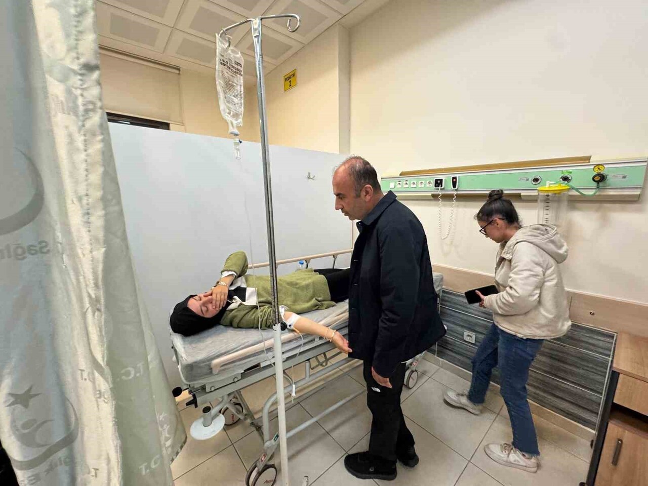 YURTTA KALAN ÖĞRENCİLER ZEHİRLENME ŞÜPHESİYLE HASTANEYE KALDIRILDI