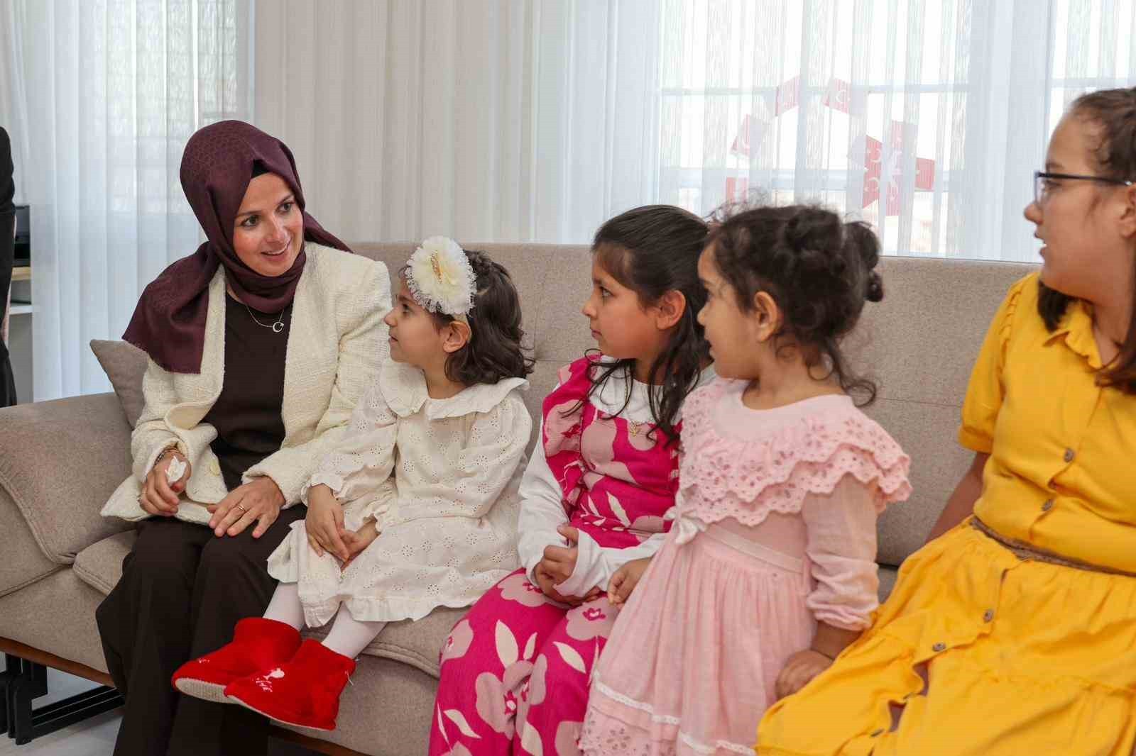 ZEYNEP SÖZER'DEN ÇOCUK EVLERİ’Nİ ZİYARET ETTİ