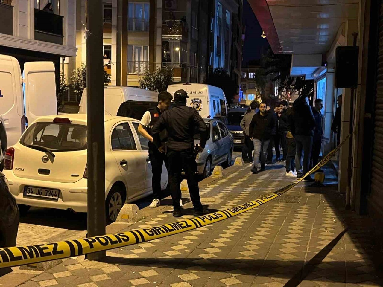 ZEYTİNBURNU’NDA İDDİAYA GÖRE ALACAKLARINI TAHLİS ETMEK İÇİN İŞYERİNE GİDEN İKİ ARKADAŞ, SİLAHLI...