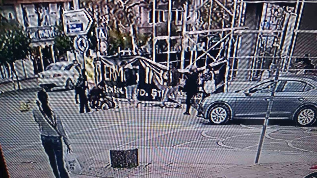 ZONGULDAK'IN ÇAYCUMA İLÇESİNDE MEYDANA GELEN OLAYDA KARŞIDAN KARŞIYA GEÇTİKTEN SONRA BİR ANDA...