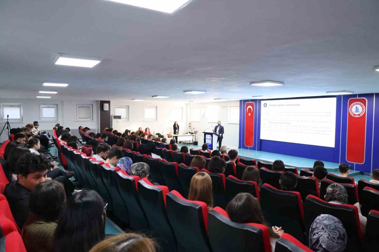 ZONGULDAK BÜLENT ECEVİT ÜNİVERSİTESİNDE (BEUN), SERMAYE PİYASASI KURULU (SPK) YÖNETİCİLERİNİN...