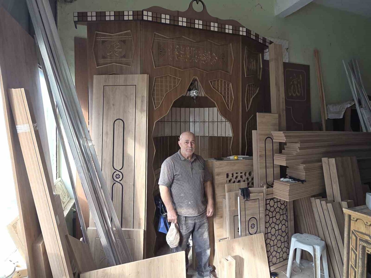 ZONGULDAK (İHA) - ZONGULDAK’IN ALAPLI İLÇESİNDE 50 YILDIR MOBİLYA İMALATI YAPAN 65 YAŞINDAKİ...