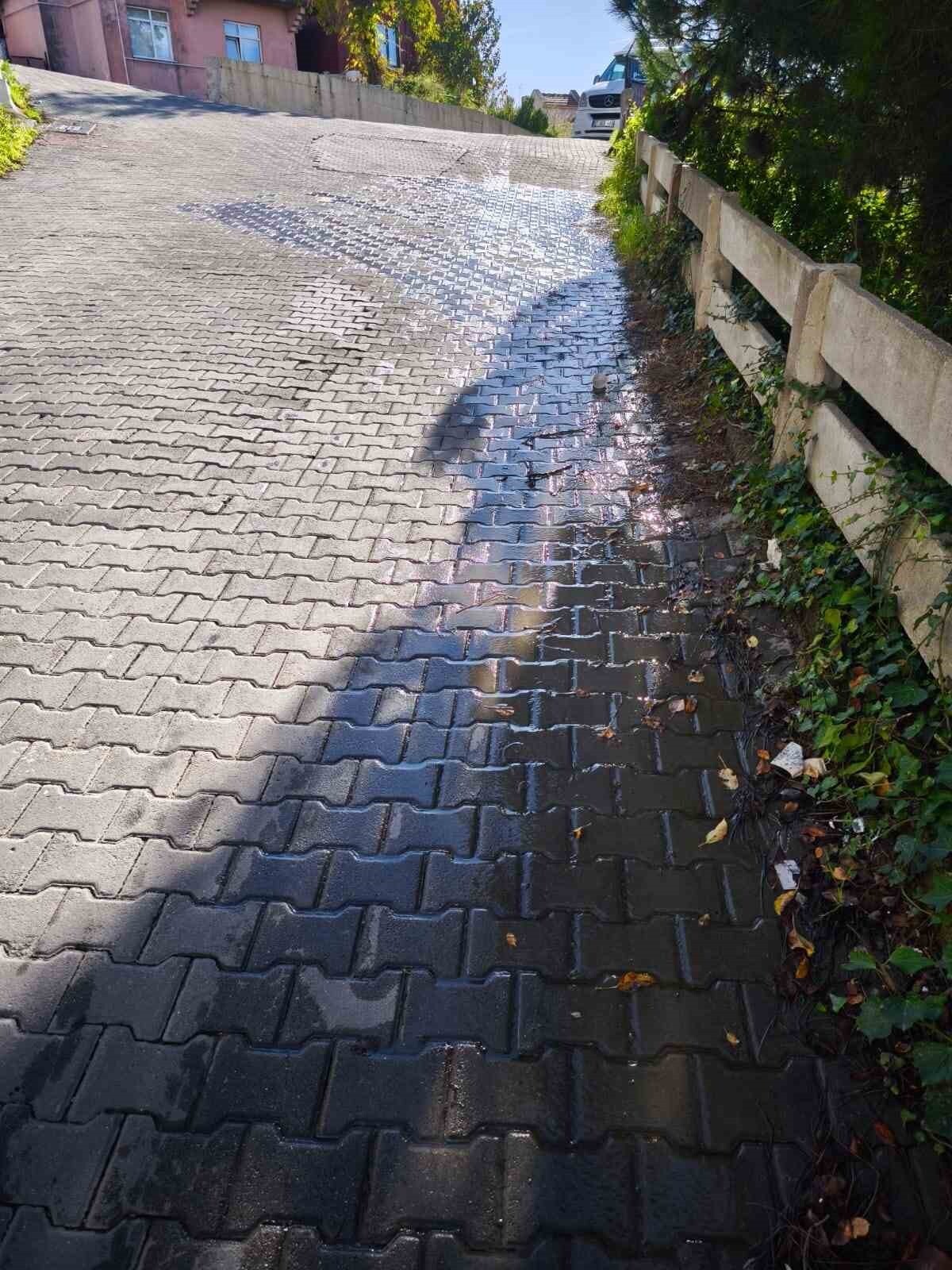 ZONGULDAK(İHA)-ZONGULDAK’TA MEŞRUİYET MAHALLESİNDE AYLARDIR BOŞA AKAN SU VATANDAŞIN TEPKİSİNE...