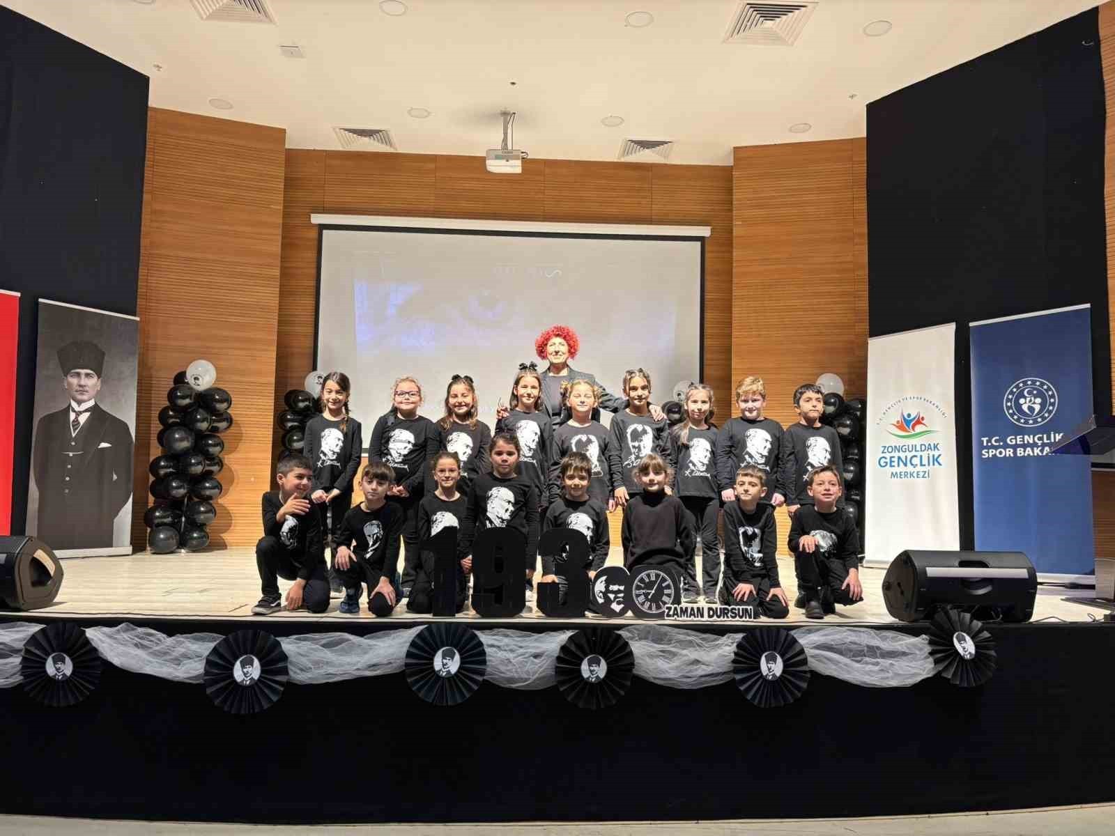 ZONGULDAK MERKEZ FENER İLKOKULU'NDA, 10 KASIM ATATÜRK'Ü ANMA GÜNÜ KAPSAMINDA ÖĞRENCİLERİN...