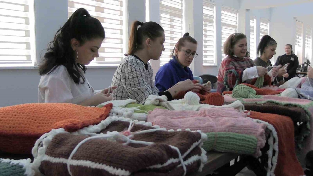 'EL EMEĞİ GÖNÜL BAĞI PROJESİ' ÇERÇEVESİNDE HER İLMEK İYİLİK İÇİN ATILIRKEN, ÖĞRENCİ VE VELİLERİ...