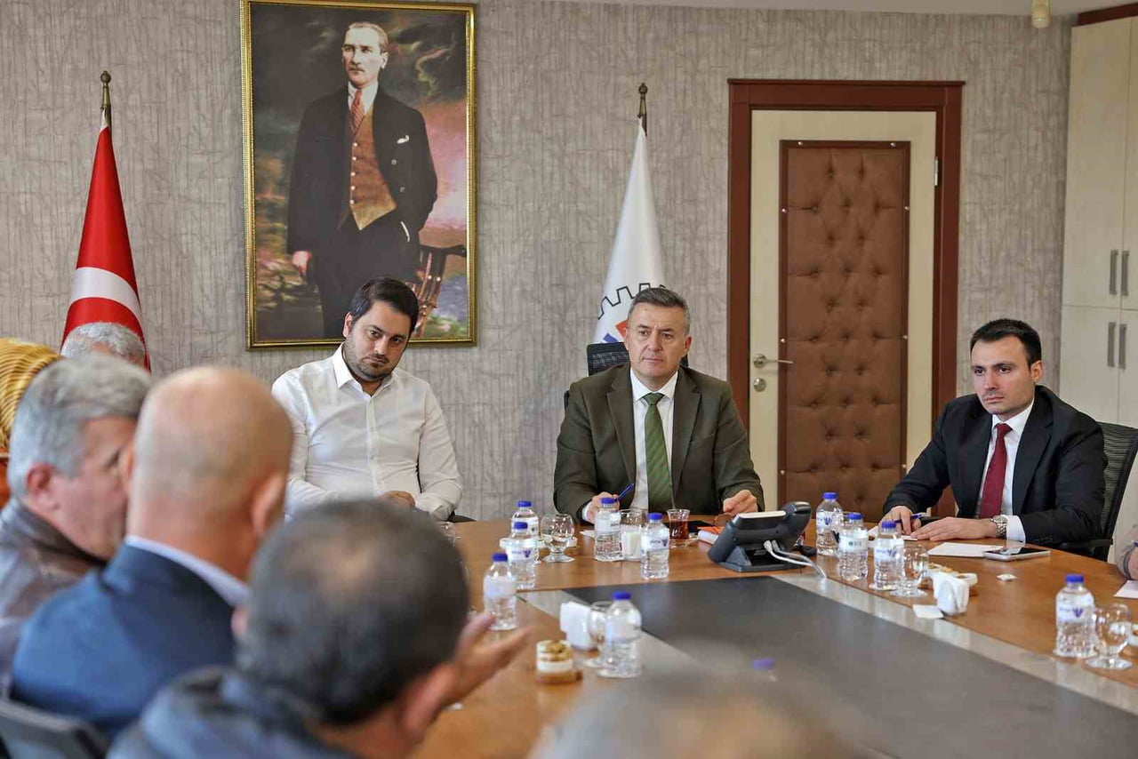 'MUZ ÜRETİCİLERİ SEKTÖR TOPLANTISI’NDA, MUZ SEKTÖRÜNÜN YAŞADIĞI SORUNLAR MASAYA YATIRILARAK ÇÖZÜM...