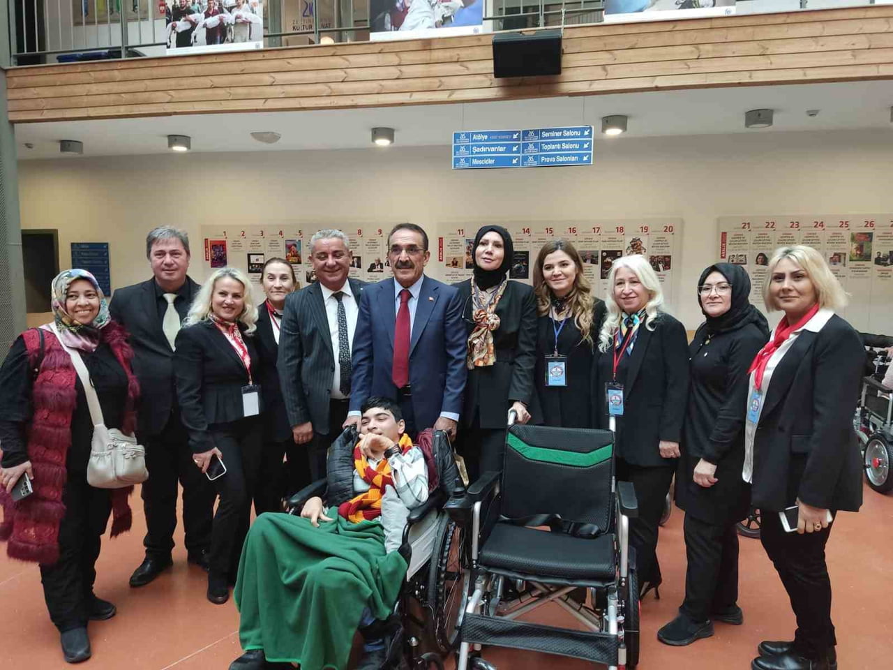 114 AKÜLÜ TEKERLEKLİ SANDALYE DÜZENLENEN TÖRENLE ÖZEL BİREYLERE TESLİM EDİLDİ.