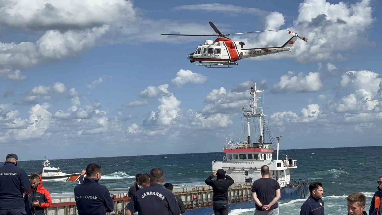 18 EYLÜL: KANDIRA'DA KEFKEN AÇIKLARINDA KARAYA OTURAN "RAPID" İSİMLİ TİCARİ GEMİDEKİ 7 PERSONEL...