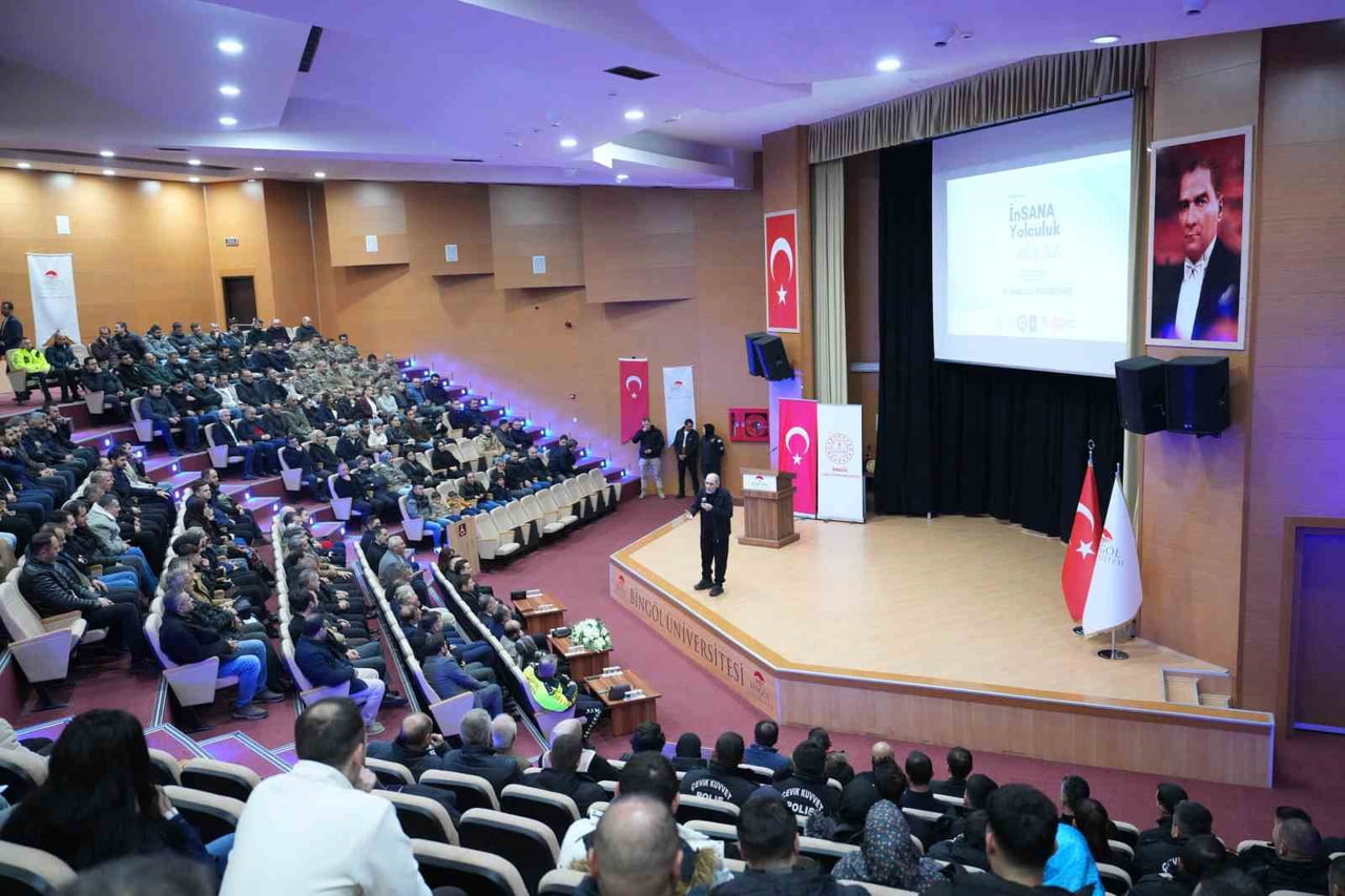 2025 AİLE YILI KAPSAMINDA BİNGÖL’DE GENÇLERE VE AİLELERE YÖNELİK FARKINDALIK KONFERANSLARI...