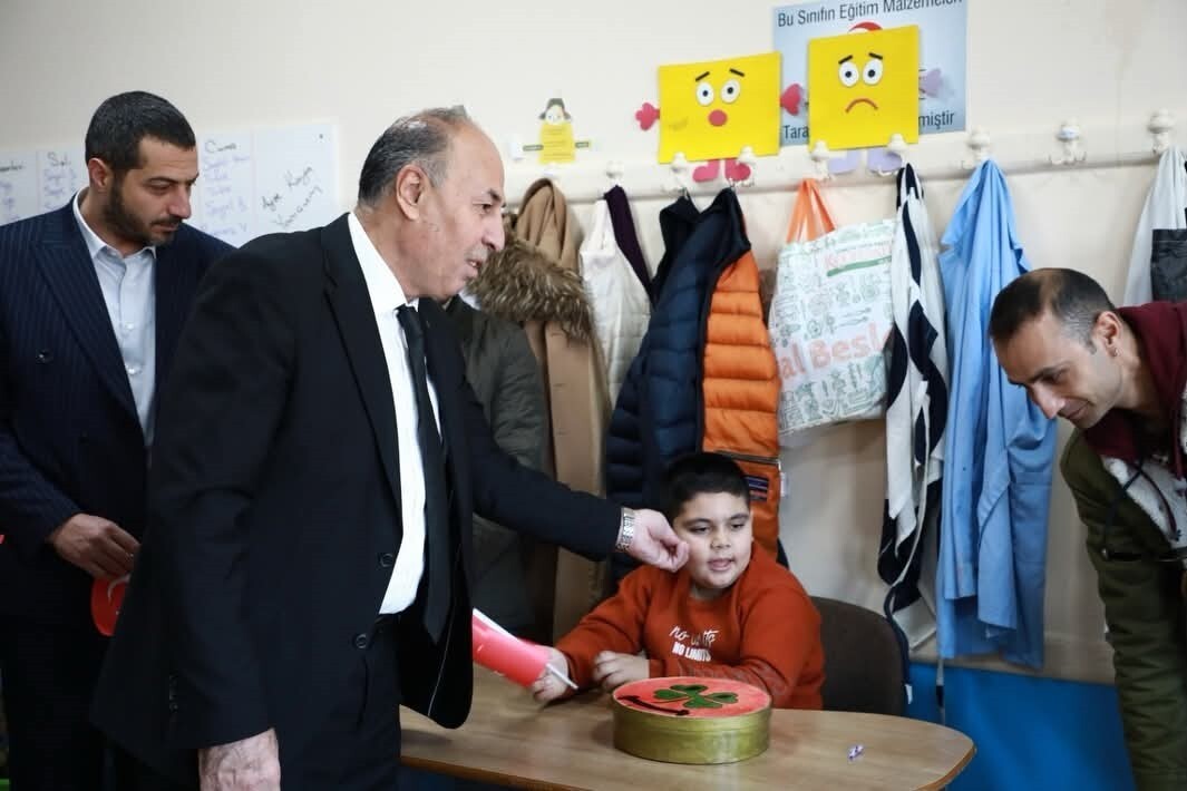 3 ARALIK DÜNYA ENGELLİLER GÜNÜ VESİLESİYLE ALACA BELEDİYESİ YETKİLİLERİ ENGELLİ BİREYLERLE BİR...