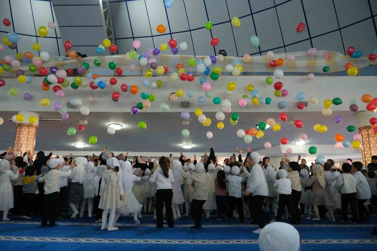 4-6 YAŞ ARASI ÇOCUKLAR İÇİN DÜZENLENEN "ÜÇ AYLAR ÇOCUK ŞENLİĞİ" İLE MİNİKLER, MÜBAREK GÜNLERİ NEŞE...