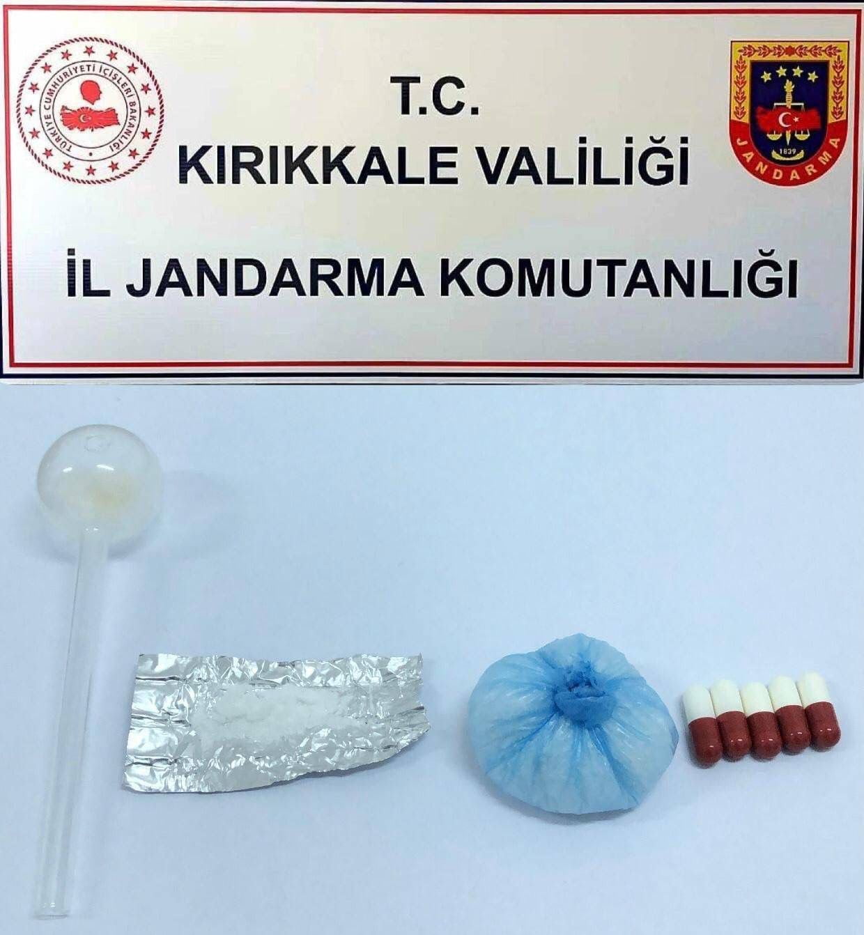 42 GRAM METAMFETAMİN, 1 ADET UYUŞTURUCU KULLANMA APARATI VE 5 ADET SENTETİK ECZA HAPI