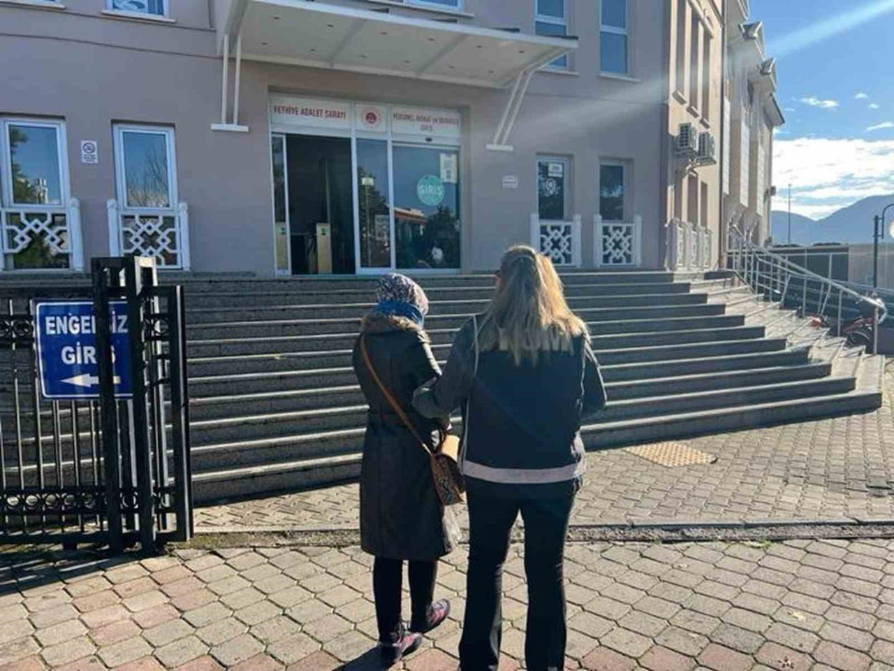 8 YILDIR ARANAN FETÖ FİRARİSİ KADIN FETHİYE'DE YAKALANDI