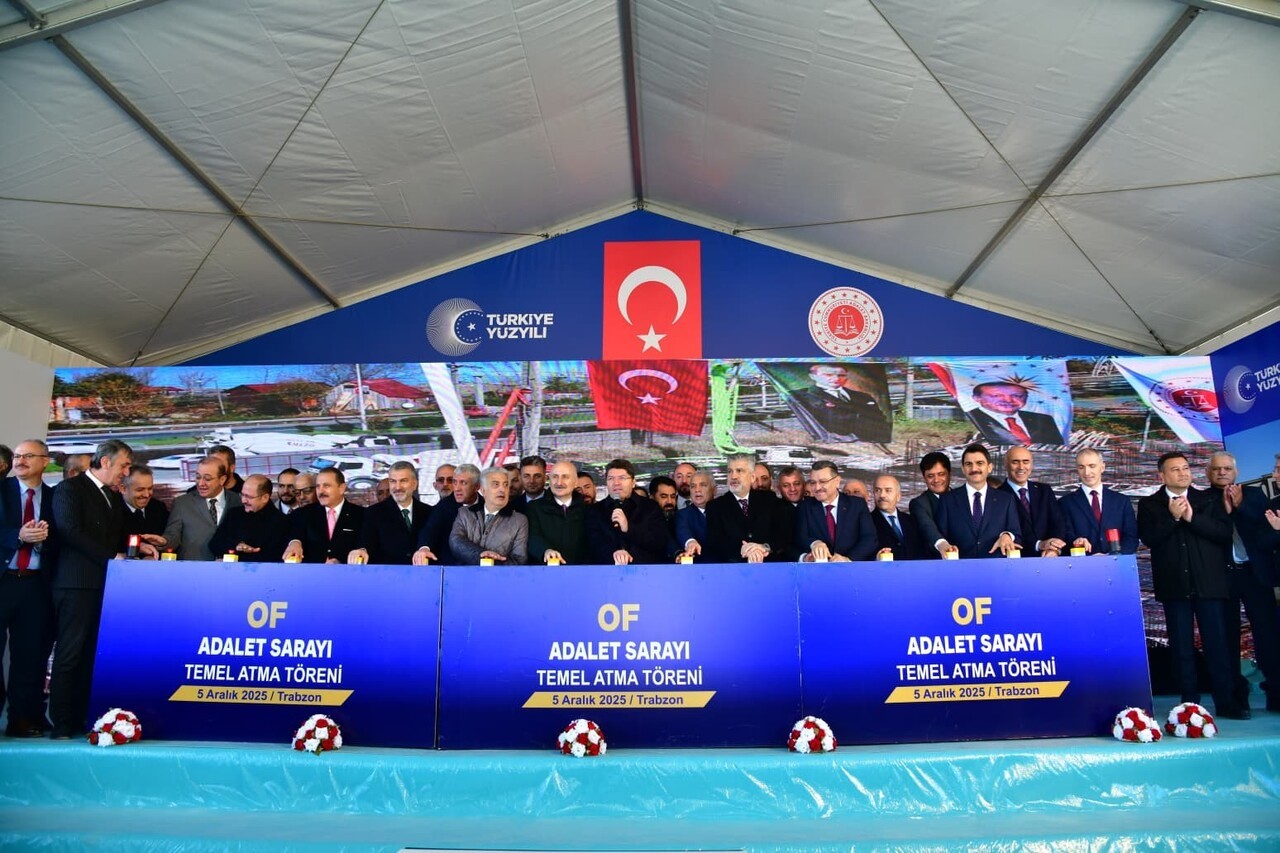 ADALET BAKANI YILMAZ TUNÇ, ÇEŞİTLİ ZİYARETLERDE BULUNMAK İÇİN DÜN GELDİĞİ BAYBURT VE GÜMÜŞHANE’NİN...