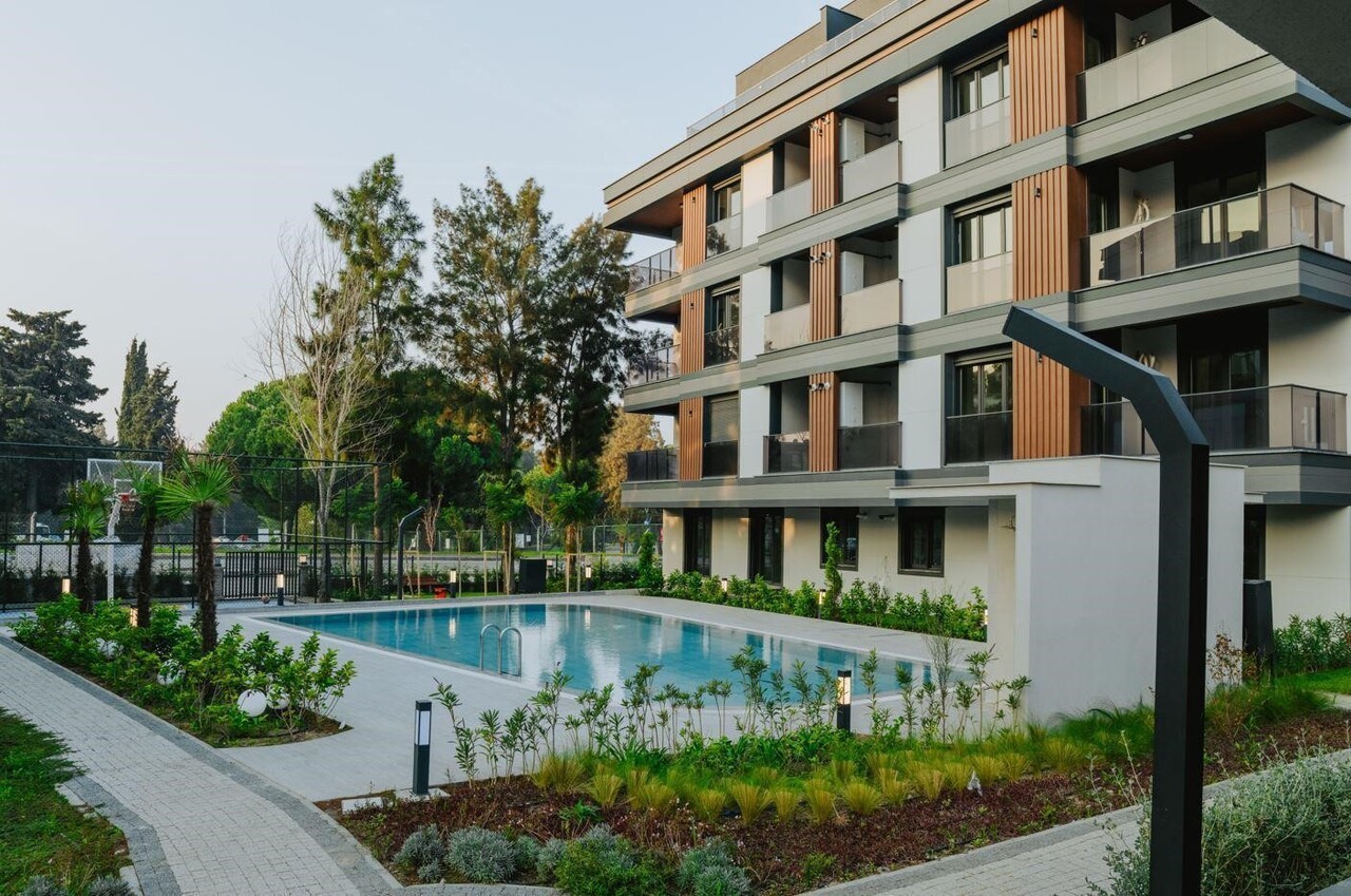 ADALET TEŞKİLATI GÜÇLENDİRME VAKFI, ALİAĞA SİTELER MAHALLESİ’NDE ÜÇ BLOKTAN OLUŞAN BİR SİTEDEN...