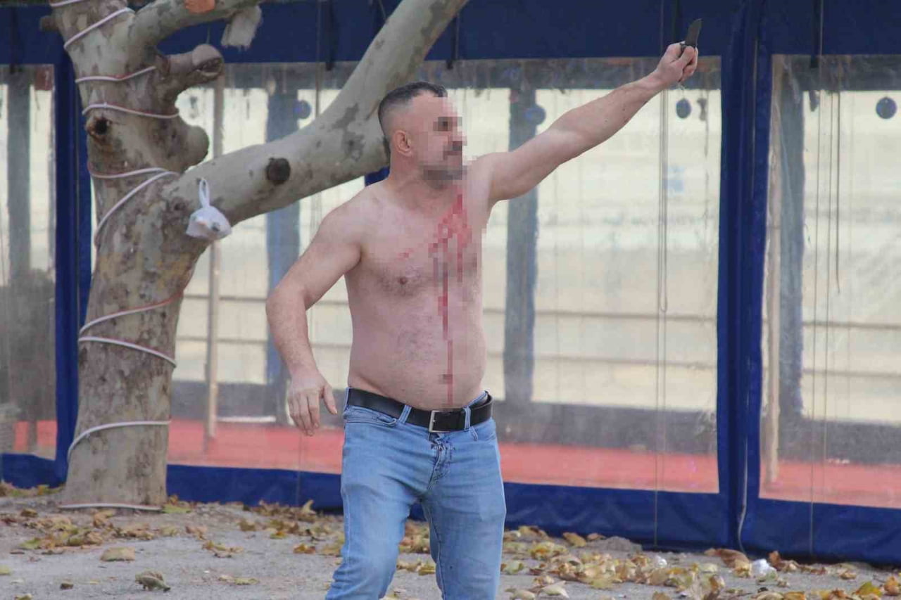 ADANA'DA AMERİKAN ADASI OLARAK BİLİNEN BÖLGEDE YIKIM SIRASINDA ORTALIK SAVAŞ ALANINA DÖNDÜ.