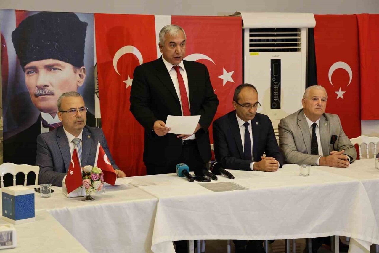 ADANA'DA İYİ PARTİ'NİN İL BAŞKANLIĞI SEÇİMLERİNE VE SEÇİM SONRASI OLUŞAN YÖNETİME TEPKİ GÖSTEREN 5...