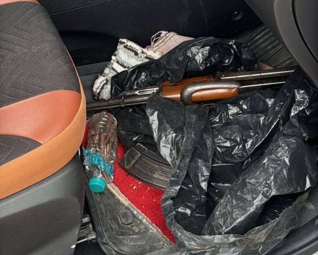 ADANA'DA JANDARMA EKİPLERİNİN DURDURDUĞU ARAÇTA UZUN NAMLULU SİLAH VE MERMİ ELE GEÇİRİLDİ. ARAÇTA...