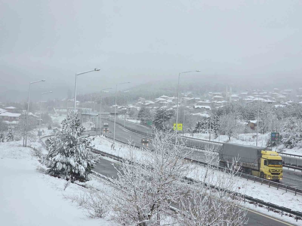 ADANA'NIN POZANTI İLÇESİNDE KAR YAĞIŞI ETKİLİ OLDU.