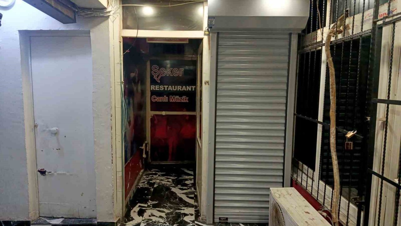 ADANA’DA BARIN SOLİSTİ VE ORTAĞI OLAN KİŞİ, TAŞKINLIK ÇIKARAN BİR MÜŞTERİ TARAFINDAN UĞRADIĞI...