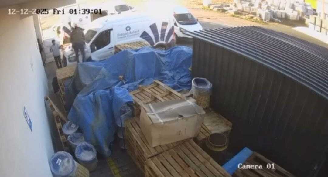 ADANA’DA BİR KİŞİNİN BIÇAKLANARAK ÖLDÜRÜLDÜĞÜ OLAYIN GÜVEN KAMERASI KAYITLARI ORTAYA...