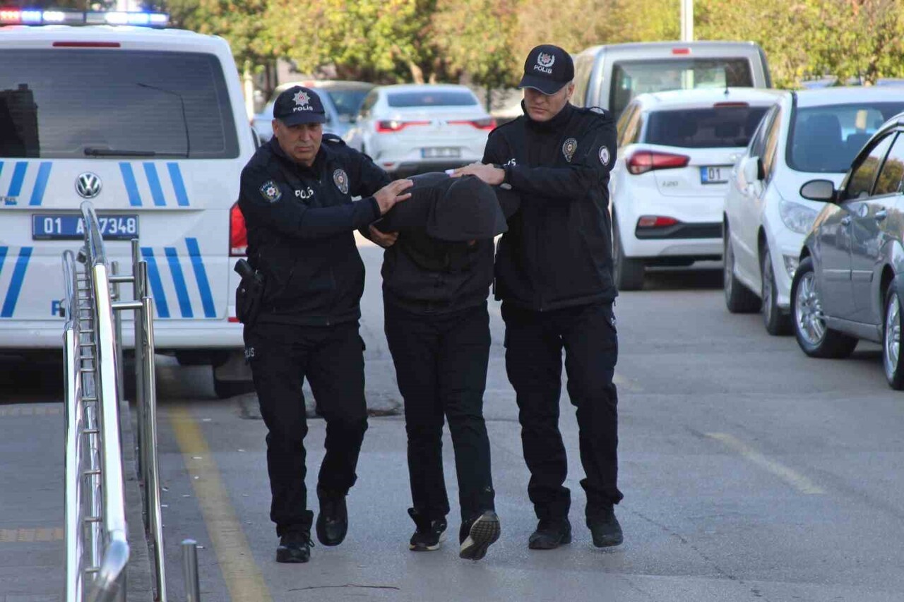 ADANA’DA, HALK OTOBÜSÜ ŞOFÖRÜ İLE MOTOSİKLET SÜRÜCÜSÜ KADIN ARASINDA YAŞANAN KAVGANIN PERDE ARKASI...