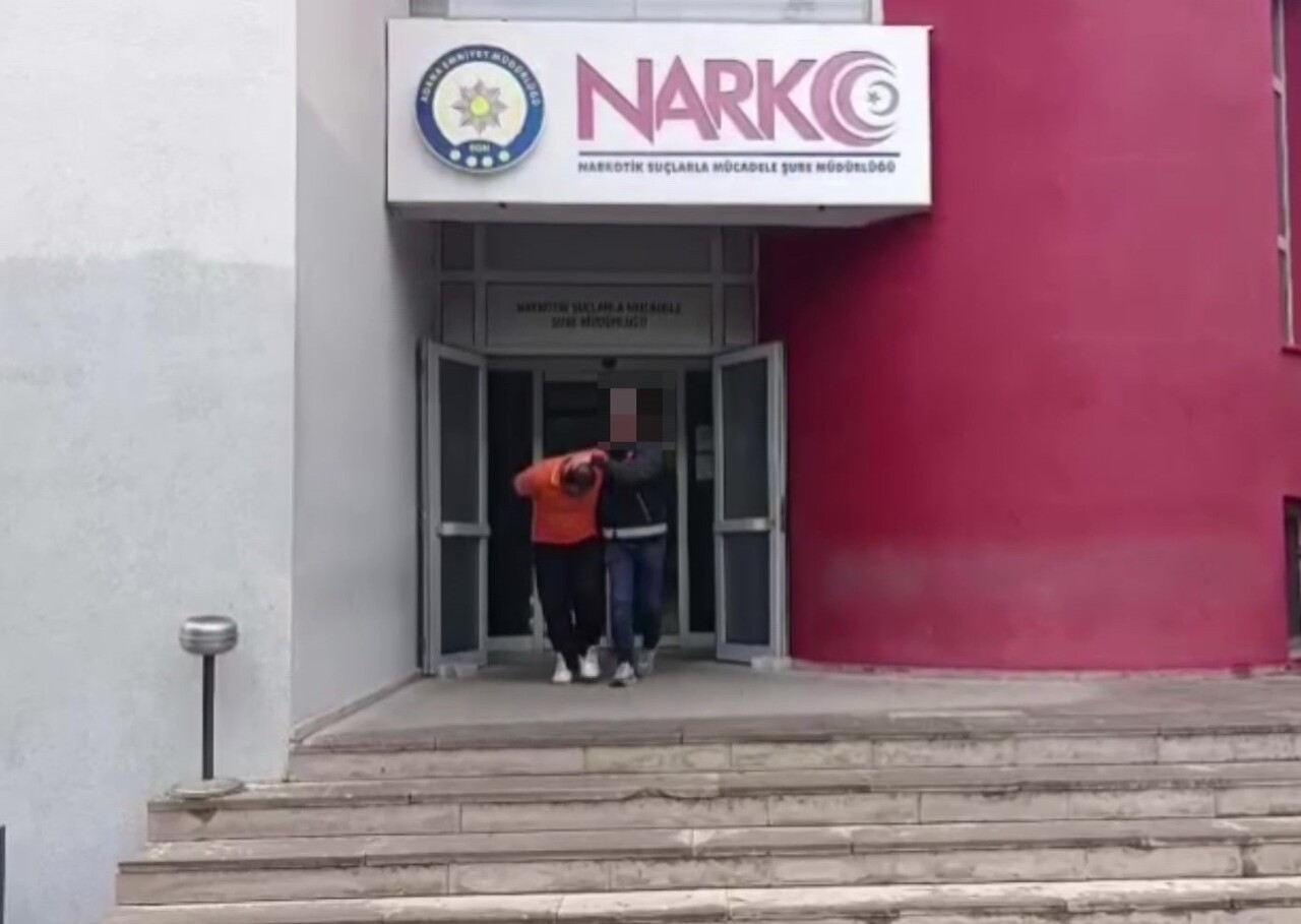 ADANA’DA UYUŞTURUCU MADDE TİCARETİ SUÇUNDAN KESİNLEŞMİŞ HAPİS CEZASI BULUNAN 28 FİRARİ HÜKÜMLÜ...