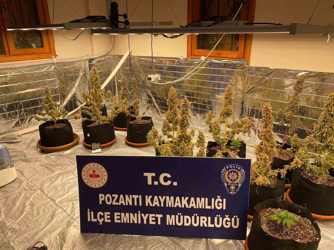 ADANA’DA UYUŞTURUCU MADDE TİCARETİ YAPAN VE İKLİMLENDİRME SİSTEMİYLE UYUŞTURUCU ÜRETEN SEVGİLİLER...