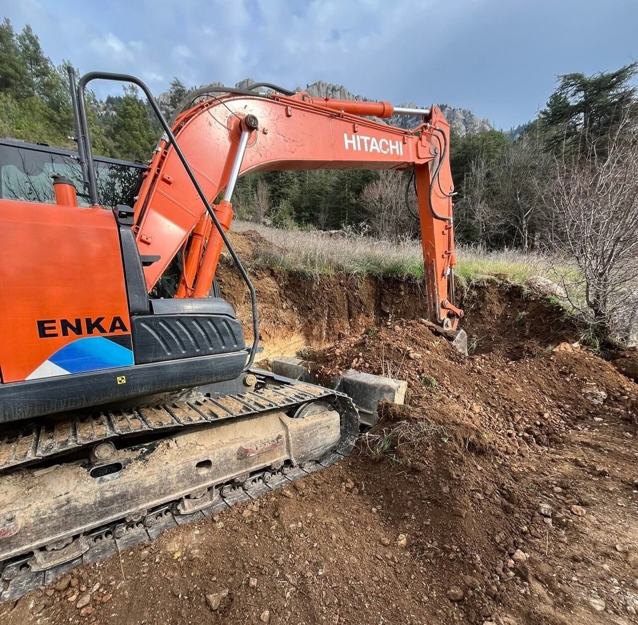 ADANA’NIN FEKE İLÇESİNDE BELEDİYE TARAFINDAN İLÇEDE BAŞLATILAN ULAŞIM SEFERBERLİĞİ KIŞ DÖNEMİ DE...