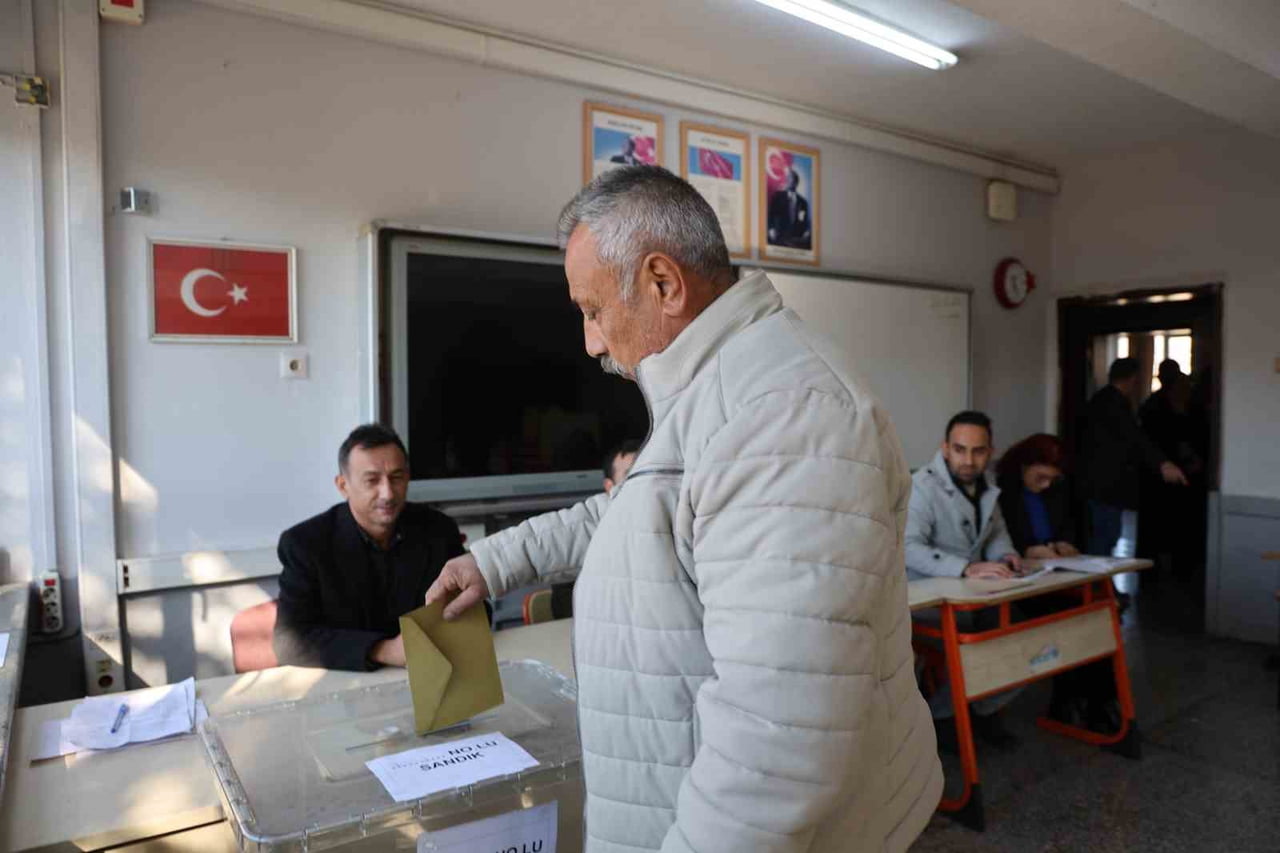 ADANA’NIN KOZAN İLÇESİNDE, 29 HAZİRAN 2025 TARİHİNDE KALP KRİZİ SONUCU HAYATINI KAYBEDEN MAHMUTLU...