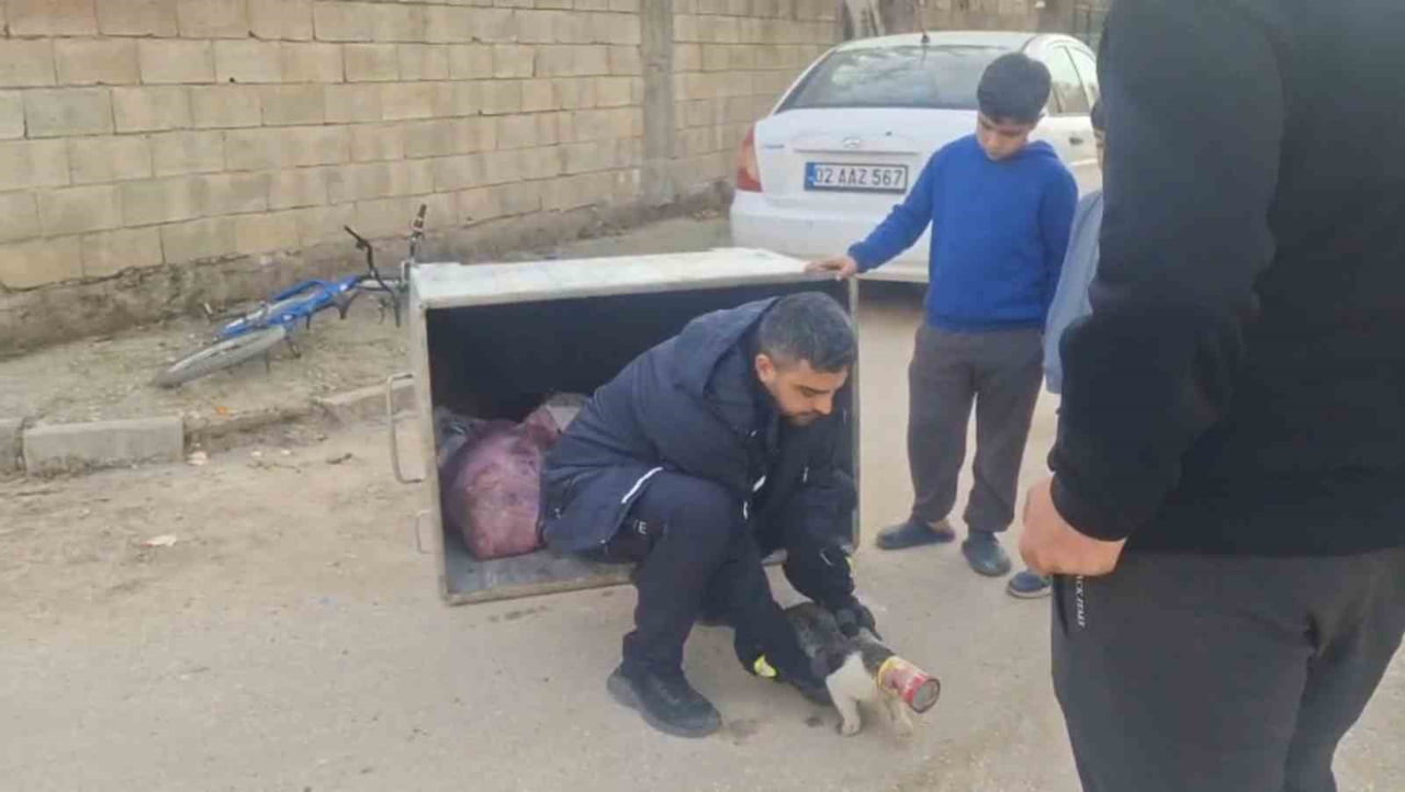 ADIYAMAN BELEDİYESİ İTFAİYE MÜDÜRLÜĞÜ EKİPLERİNE YAPILAN İHBAR ÜZERİNE OLAY YERİNE GİDEN İTFAİYE...