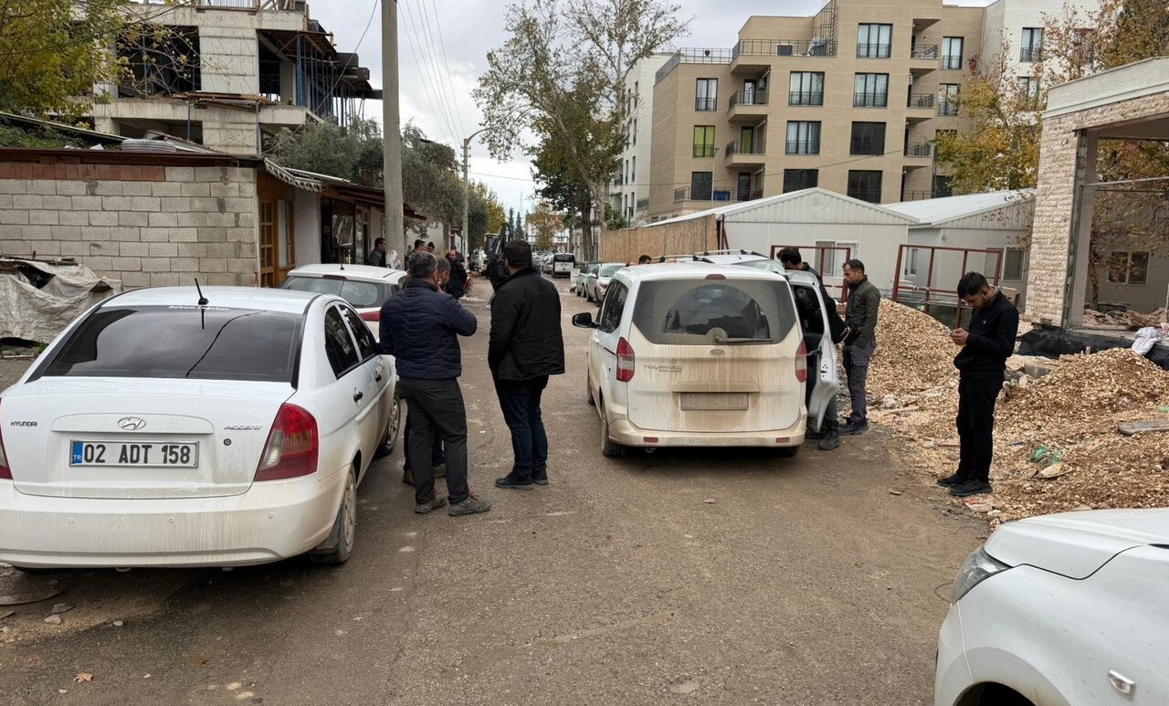 ADIYAMAN’DA, ALACAK VERECEK MESELESİ YÜZÜNDEN ÇIKAN KAVGADA 4 KİŞİ BIÇAKLA YARALANDI.